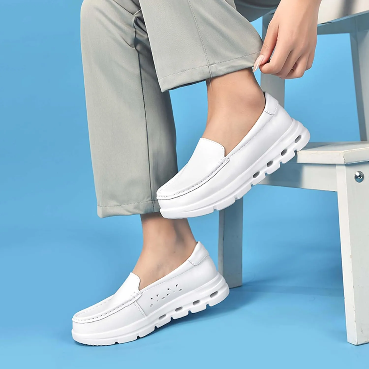Comfortable Women's Nurses Shoes Breathable Anti-Slip Restaurant Service Shoes Soft Bottom Shock Absorption Ladies Medical Work Shoes