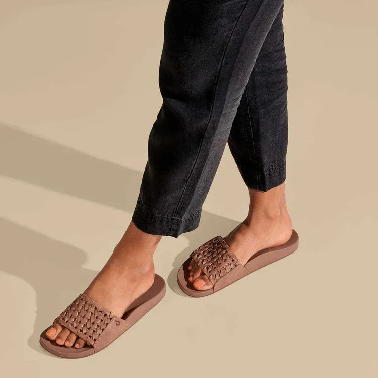 Olukai - Kāmola Women’s Woven Slide Sandals - Tan
